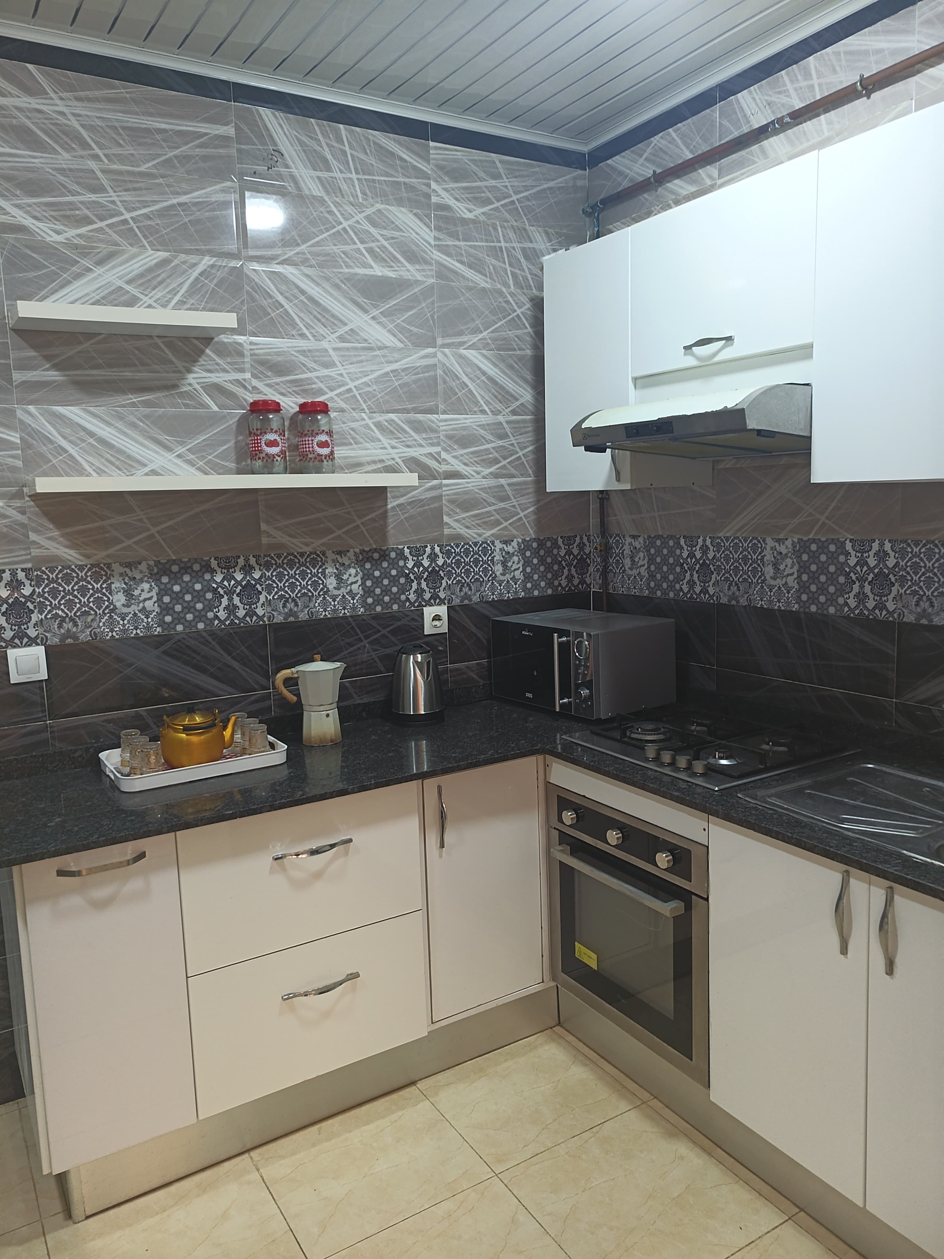 F3 proche Tramway et toutes commodités 5