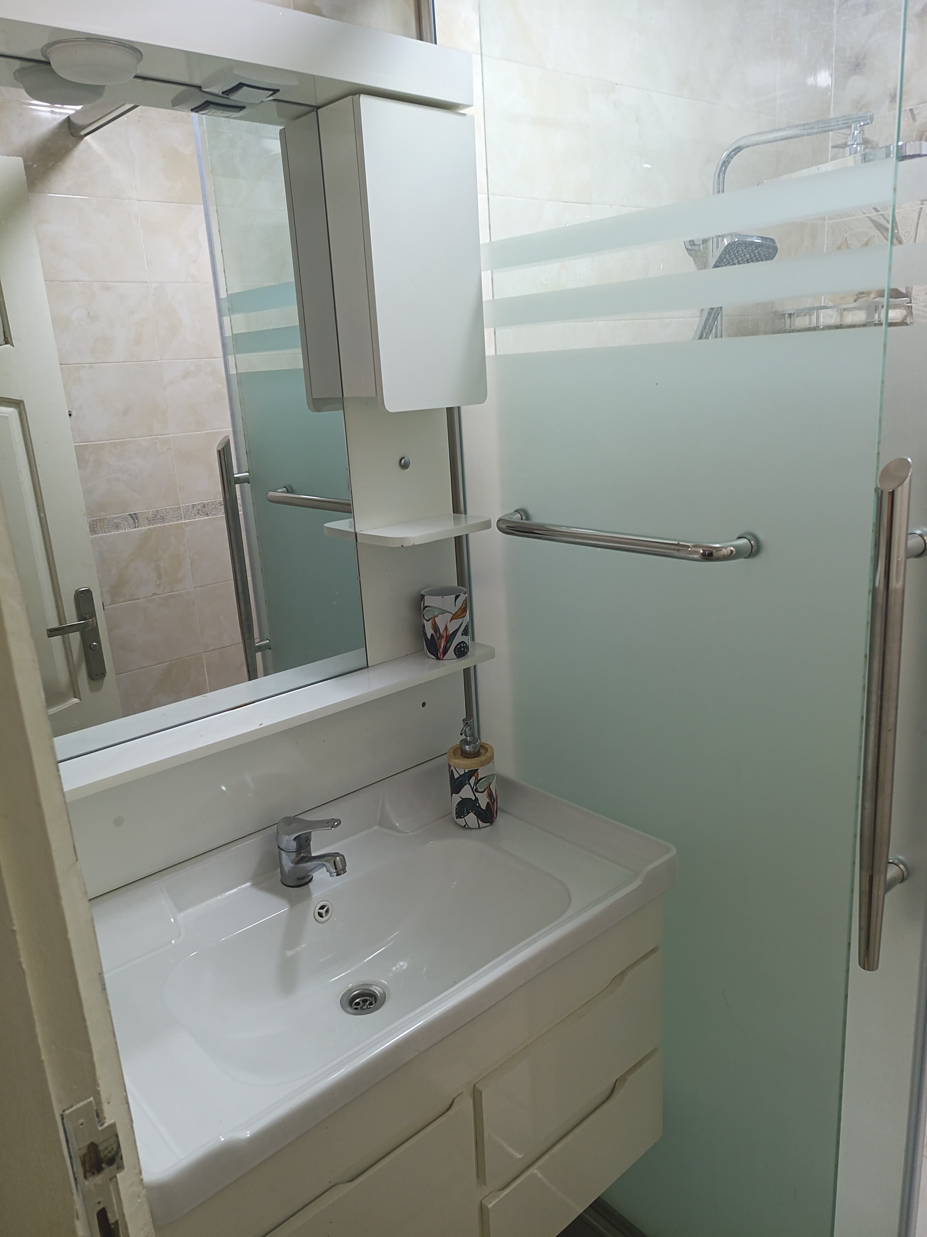 F3 proche Tramway et toutes commodités 6