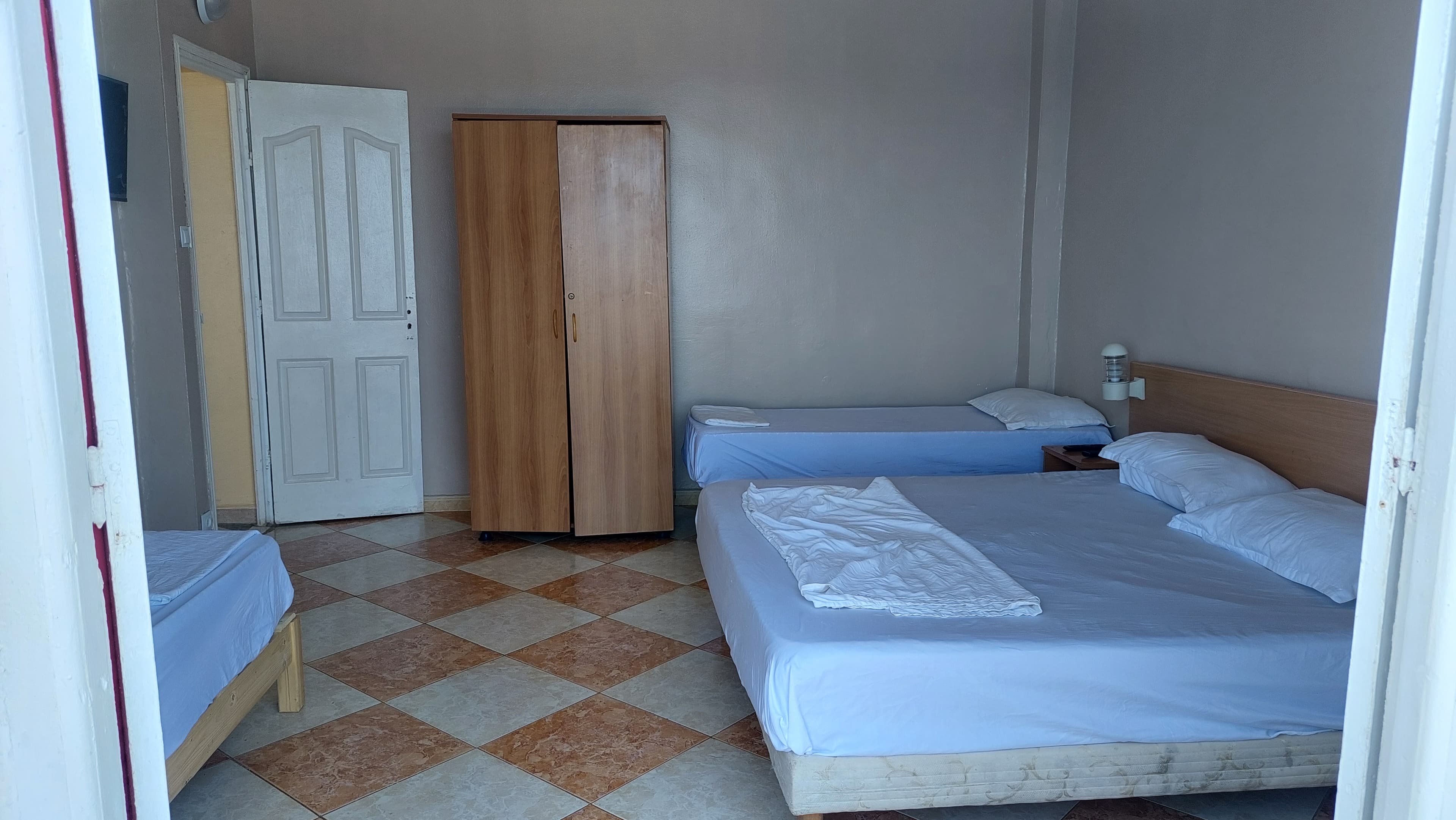 Appartement F3 pour 07 personnes au bord de mer 14