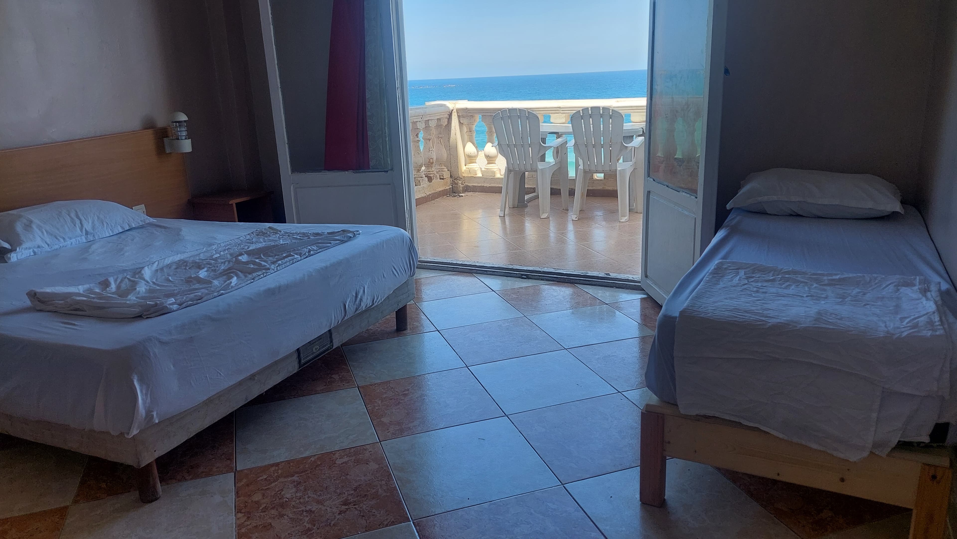 Appartement F3 pour 07 personnes au bord de mer 17