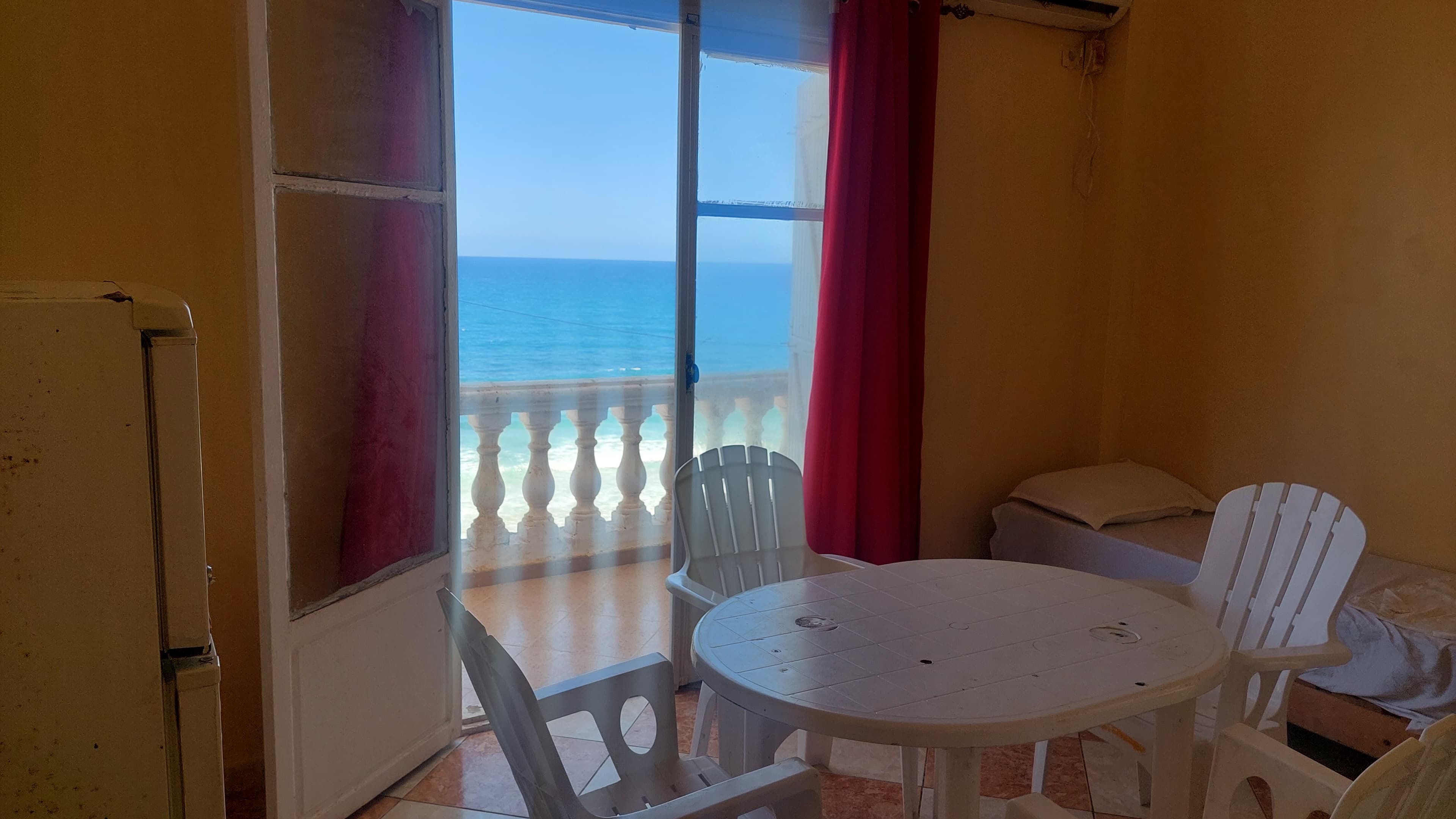 Appartement F3 pour 07 personnes au bord de mer 25