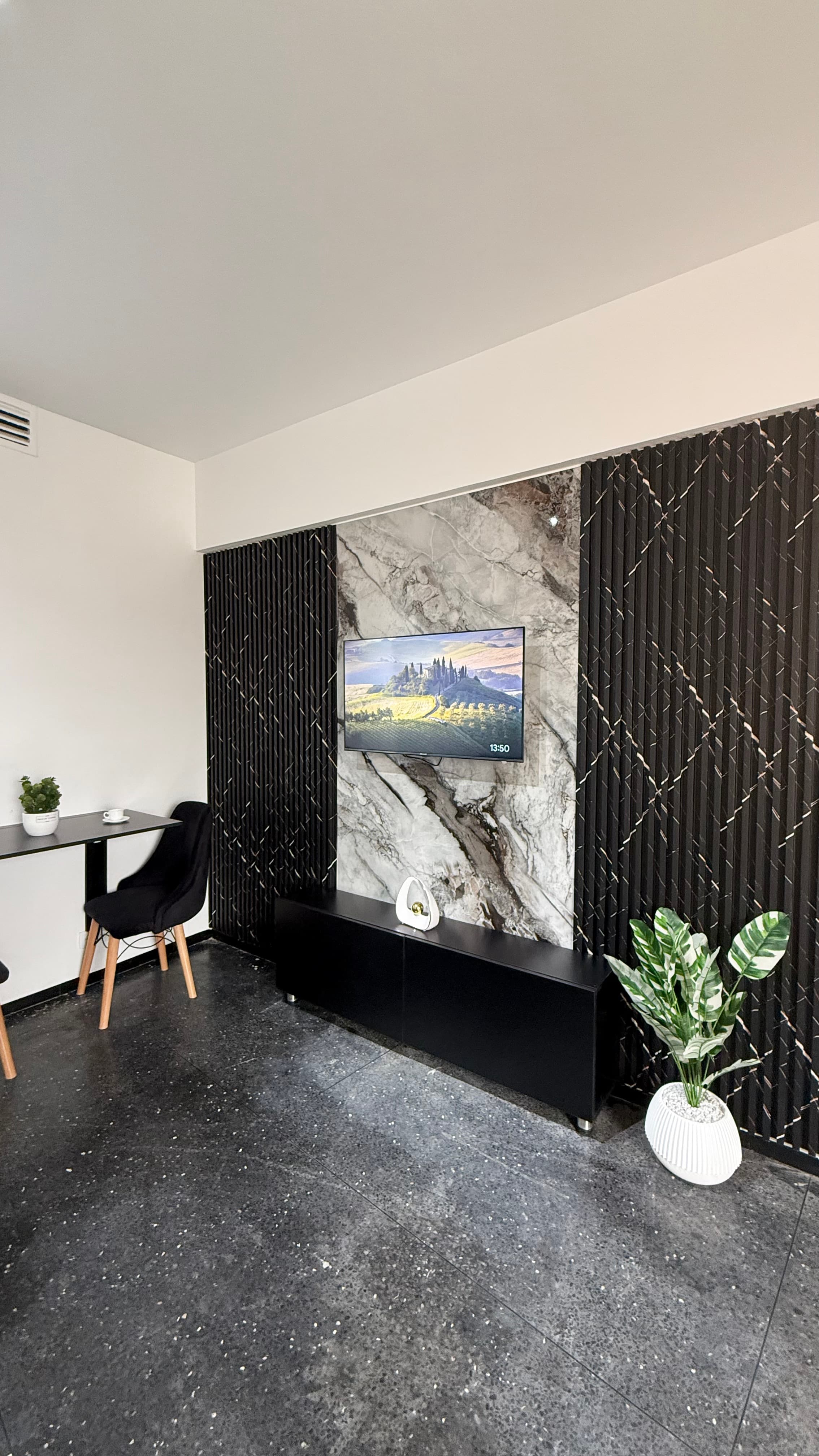 Sarah Loft 9